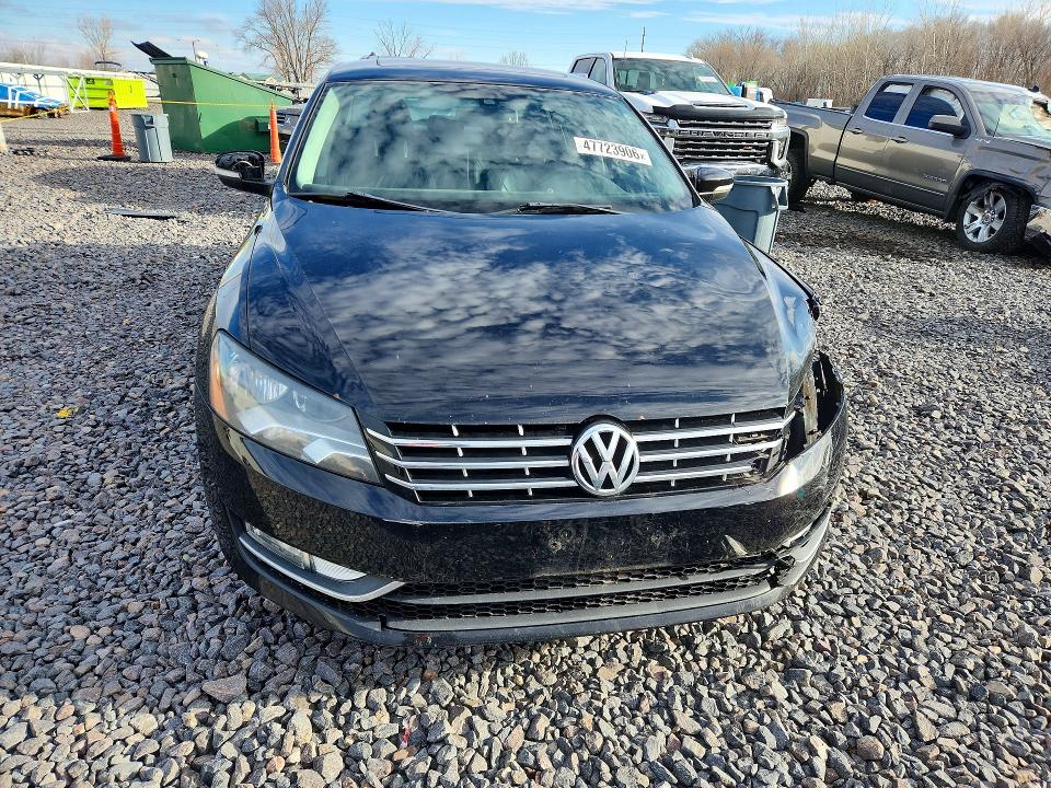 47723906 :رقم المزاد ، 1VWCN7A35EC042554 vin ، 2014 Volkswagen Passat مزاد بيع