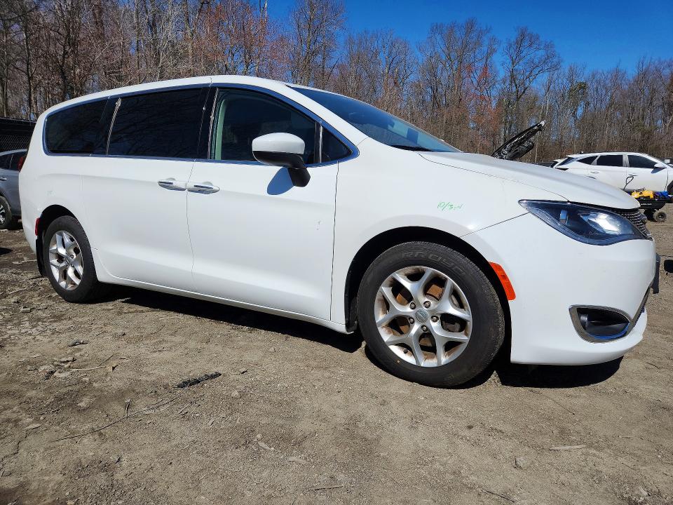 41870386 :رقم المزاد ، 2C4RC1BG5HR782134 vin ، 2017 Chrysler Pacifica مزاد بيع