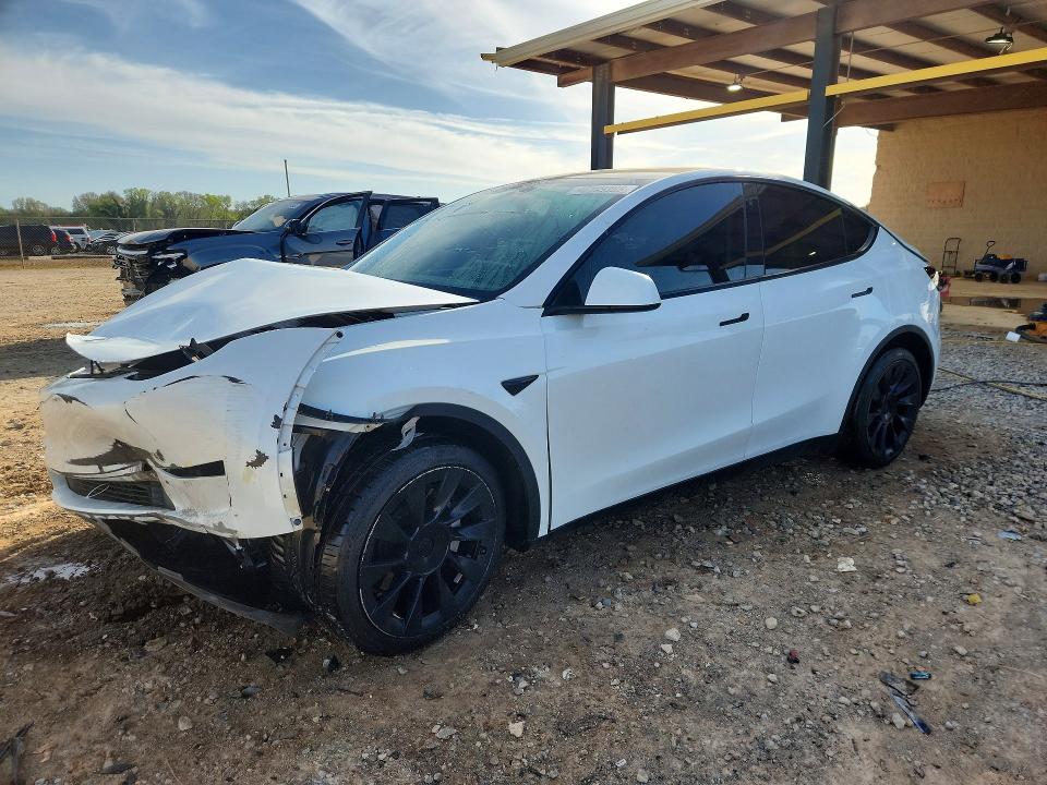 Auction sale of the 2023 Tesla Model Y, vin: 7SAYGAEEXPF598556, lot number: 46159366