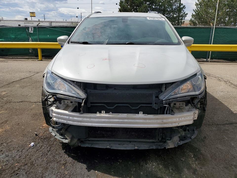 47097676 :رقم المزاد ، 2C4RC1EG3HR839698 vin ، 2017 Chrysler Pacifica مزاد بيع