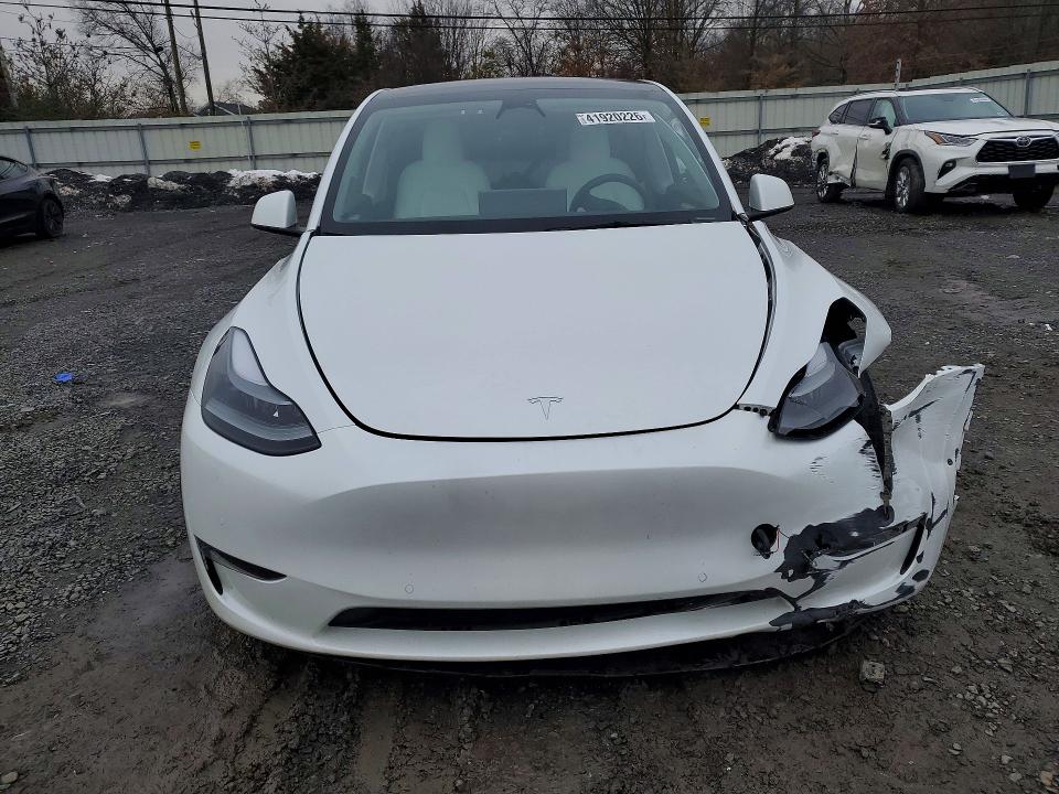 41920226 :رقم المزاد ، 7SAYGDEE7NF562287 vin ، 2022 Tesla Model Y مزاد بيع