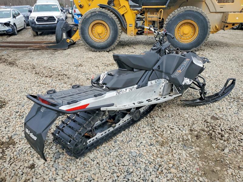 47090616 :رقم المزاد ، 2BPSUHNA1NV000977 vin ، 2022 Ski Renegade مزاد بيع