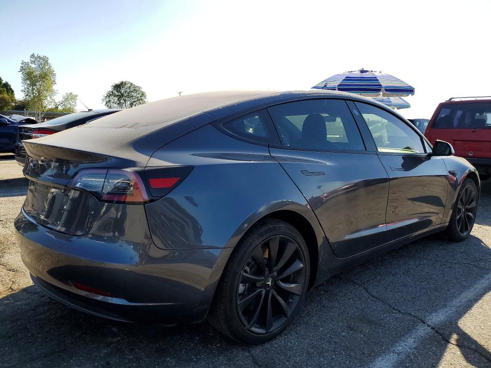 78447325 :رقم المزاد ، 5YJ3E1EA0JF010892 vin ، 2018 Tesla Model 3 مزاد بيع
