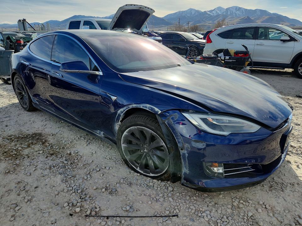2018 Tesla Model S მანქანა იყიდება აუქციონზე, vin: 5YJSA1E28JF282820, აუქციონის ნომერი: 45825116