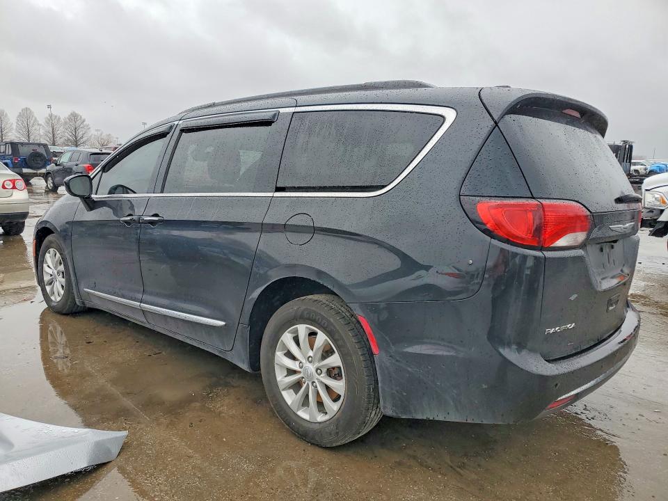 41918976 :رقم المزاد ، 2C4RC1BG5HR591202 vin ، 2017 Chrysler Pacifica مزاد بيع