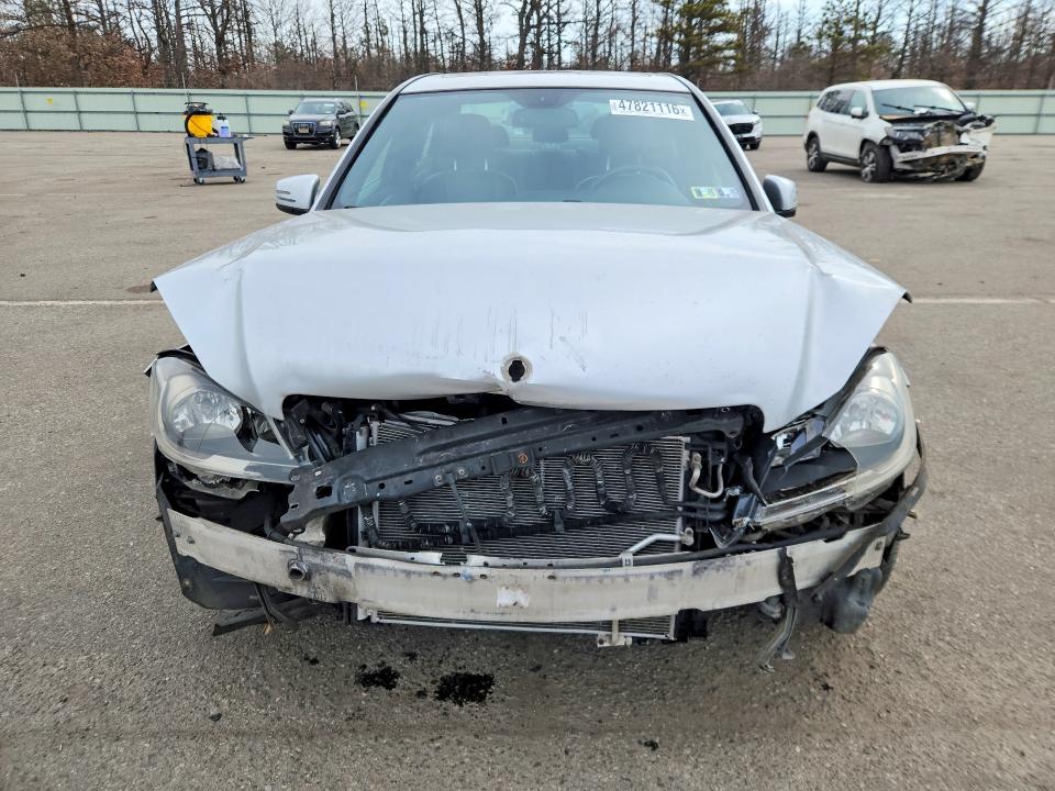 Продажа на аукционе авто 2013 Mercedes-benz C, vin: WDDGF8AB4DA884784, номер лота: 47821116
