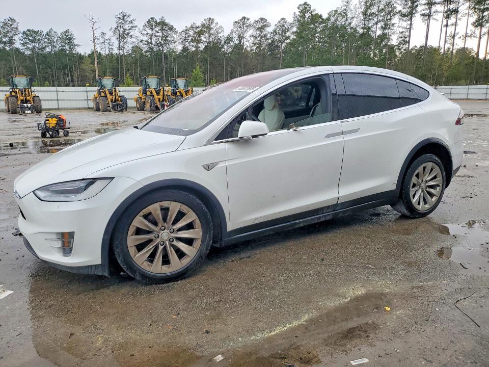45672596 :رقم المزاد ، 5YJXCBE25GF022017 vin ، 2016 Tesla Model X مزاد بيع