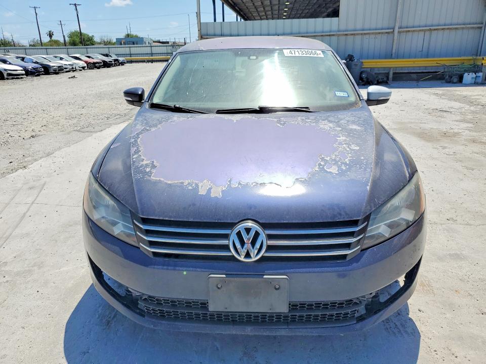 47133066 :رقم المزاد ، 1VWAT7A33FC041529 vin ، 2015 Volkswagen Passat مزاد بيع