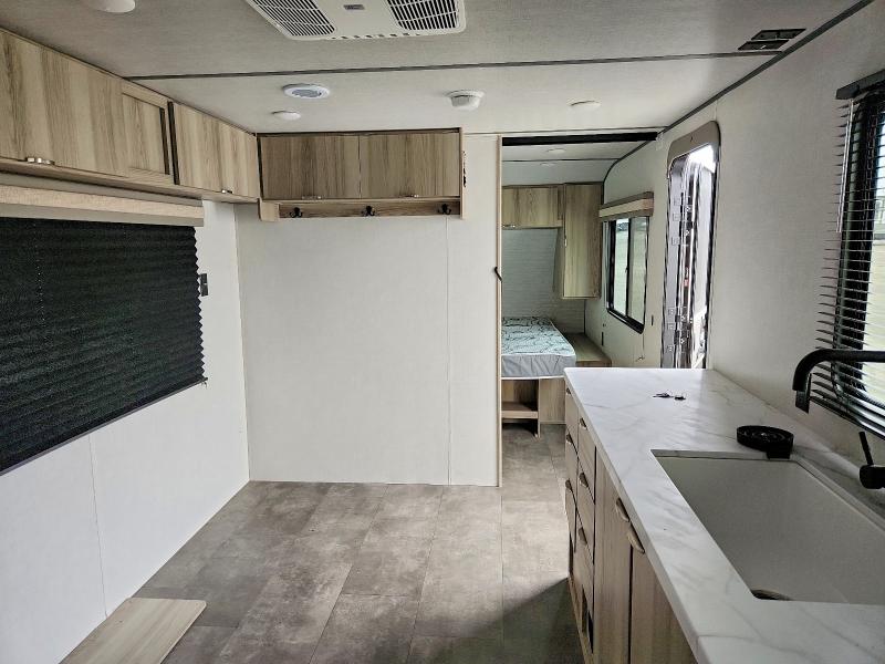 47106176 :رقم المزاد ، 4X4TWDY22SY102889 vin ، 2025 Foresriver Wildwood Towables مزاد بيع