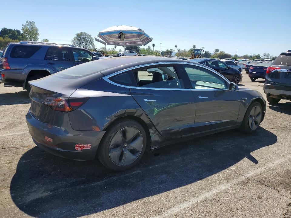 46743326 :رقم المزاد ، 5YJ3E1EA4JF028103 vin ، 2018 Tesla Model 3 مزاد بيع