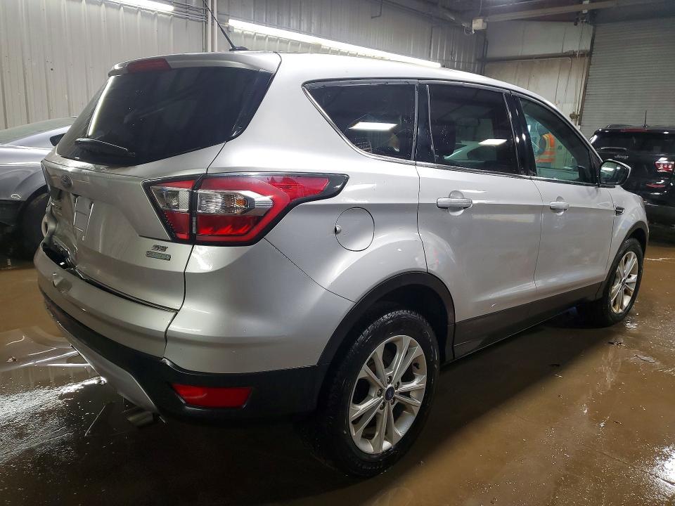 2017 Ford Escape მანქანა იყიდება აუქციონზე, vin: 1FMCU0GD3HUB13144, აუქციონის ნომერი: 79804975