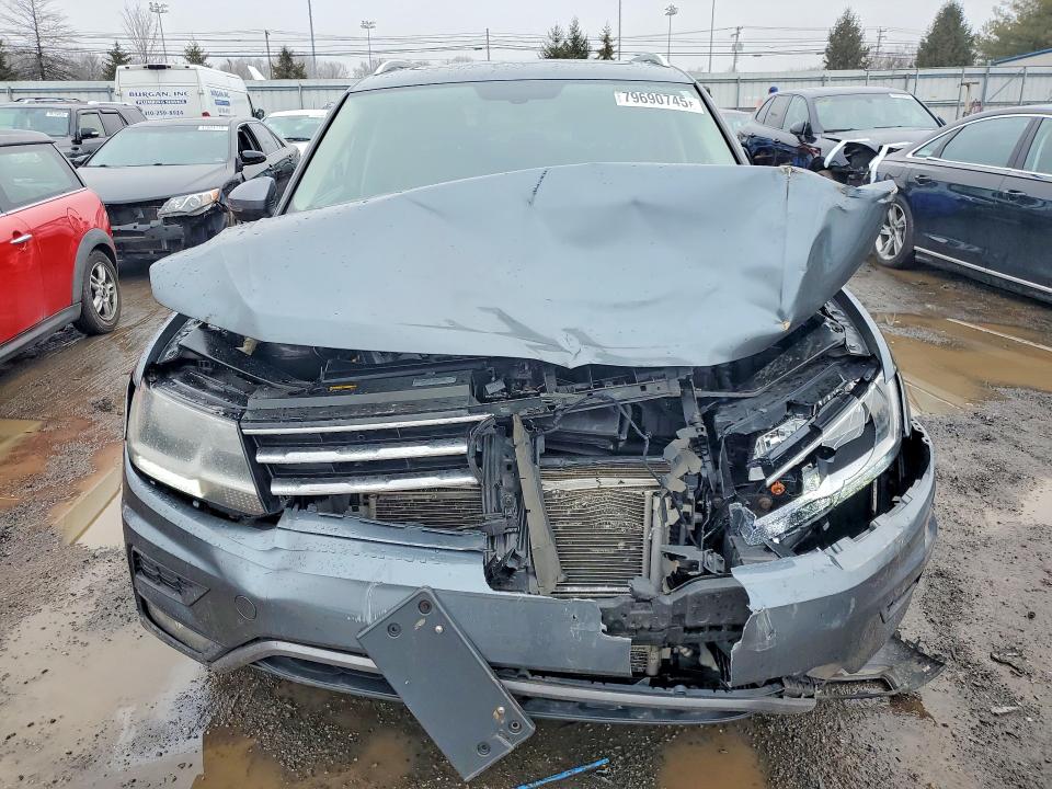 79690745 :رقم المزاد ، 3VV2B7AX4JM052271 vin ، 2018 Volkswagen Tiguan مزاد بيع