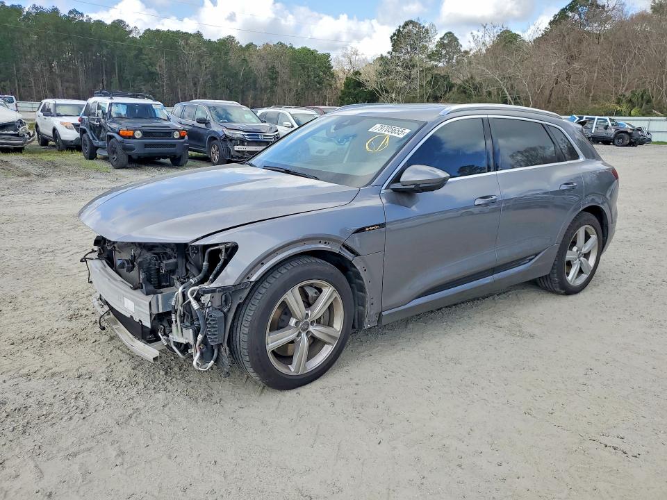 Продажа на аукционе авто 2019 Audi E-tron, vin: WA1VAAGE6KB015517, номер лота: 79705655