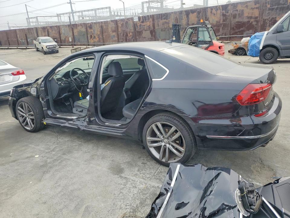 2017 Volkswagen Passat მანქანა იყიდება აუქციონზე, vin: 1VWDT7A32HC056121, აუქციონის ნომერი: 47360636