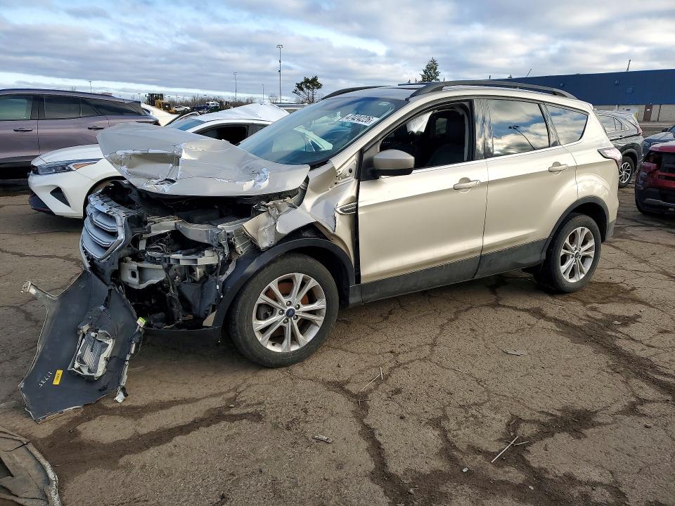 47424226 :رقم المزاد ، 1FMCU9HDXJUD56409 vin ، 2018 Ford Escape مزاد بيع