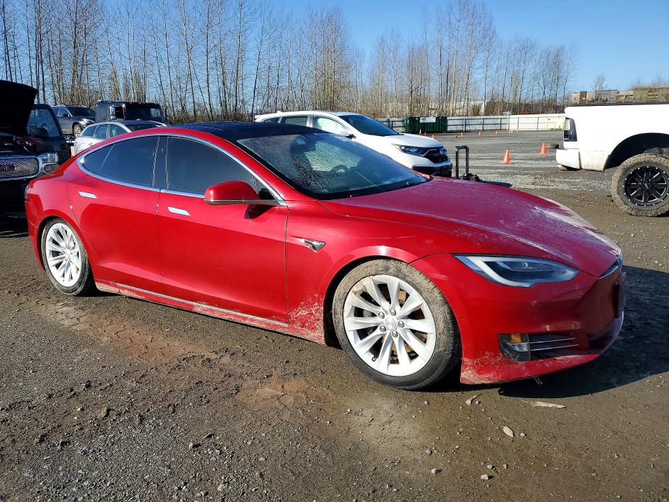47432266 :رقم المزاد ، 5YJSA1E2XJF292393 vin ، 2018 Tesla Model S مزاد بيع