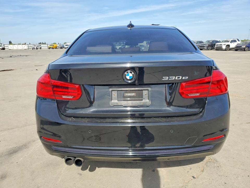 47132716 :رقم المزاد ، WBA8E1C31HA156826 vin ، 2017 Bmw 330e مزاد بيع