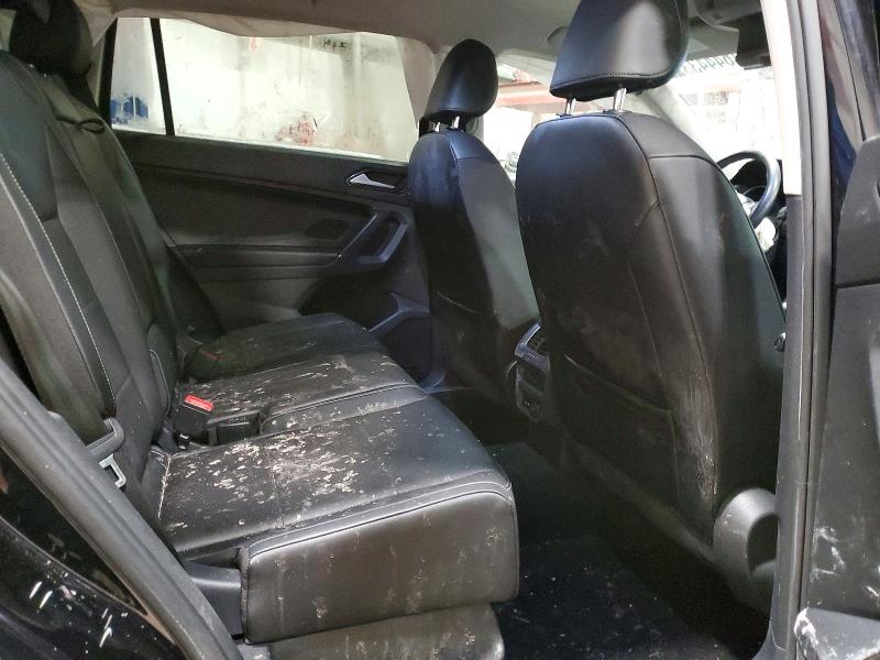 76444335 :رقم المزاد ، 3VV2B7AX1JM198529 vin ، 2018 Volkswagen Tiguan مزاد بيع