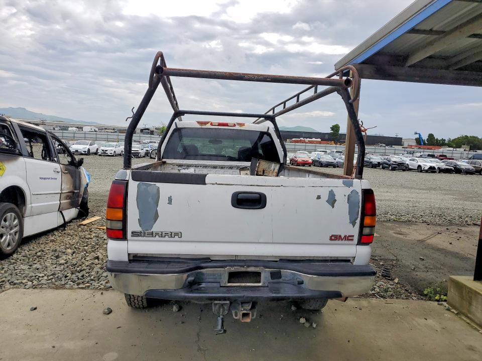 48013316 :رقم المزاد ، 1GTHC23U96F246135 vin ، 2006 Gmc Sierra مزاد بيع