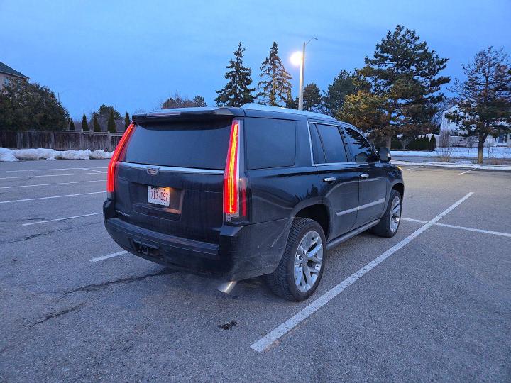 46585076 :رقم المزاد ، 1GYS4DKJXHR168885 vin ، 2017 Cadillac Escalade مزاد بيع