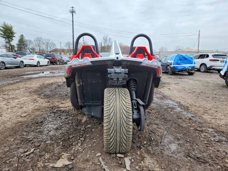 46300496 :رقم المزاد ، 57XAATHD0M8141496 vin ، 2021 Polaris Slingshot مزاد بيع