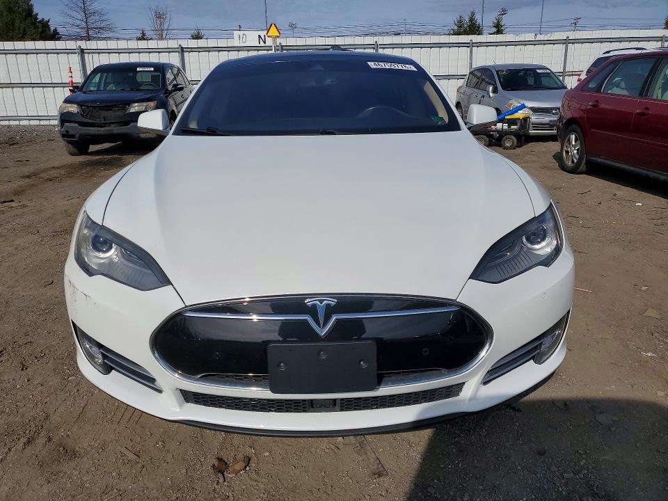 Продажа на аукционе авто 2015 Tesla Model S, vin: 5YJSA1E27FF104176, номер лота: 46759776