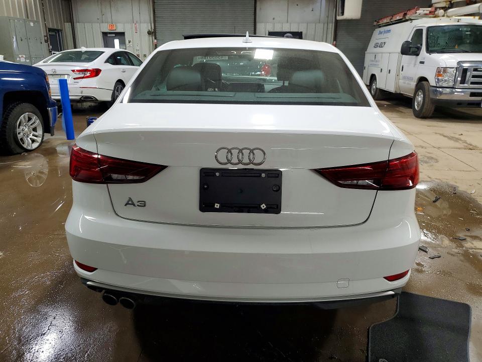 Продаж на аукціоні авто 2018 Audi A3, vin: WAUAUHFF5J1072288, номер лоту: 45855186