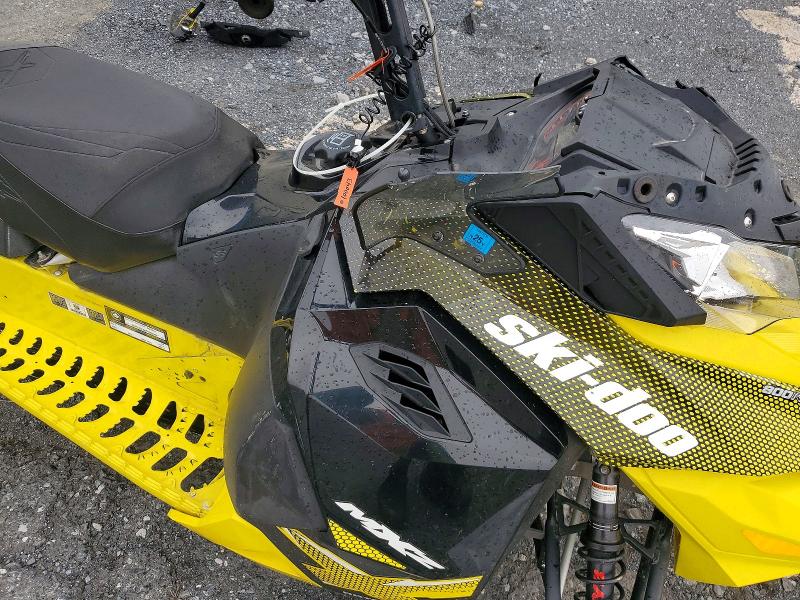 46748136 :رقم المزاد ، 2BPSUTFD4FV000047 vin ، 2015 Ski-doo Snowmobile مزاد بيع
