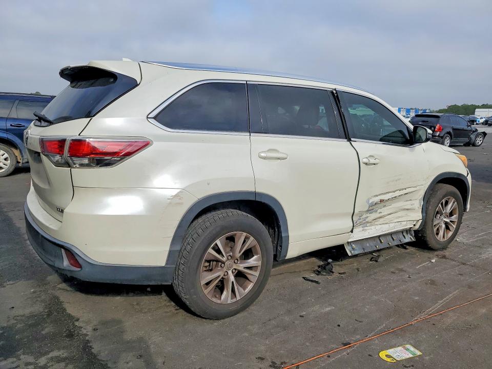 79609945 :رقم المزاد ، 5TDKKRFH5FS073942 vin ، 2015 Toyota Highlander مزاد بيع