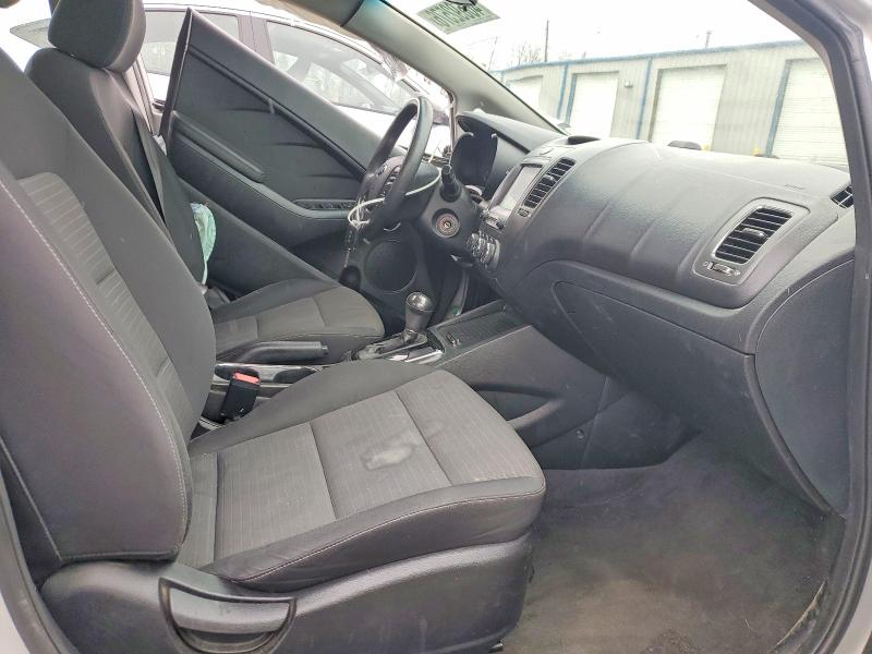 46592576 :رقم المزاد ، 3KPFL4A7XJE172212 vin ، 2018 Kia Forte مزاد بيع