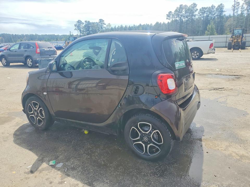 2018 Smart Fortwo მანქანა იყიდება აუქციონზე, vin: WMEFJ9BA4JK315585, აუქციონის ნომერი: 46611476