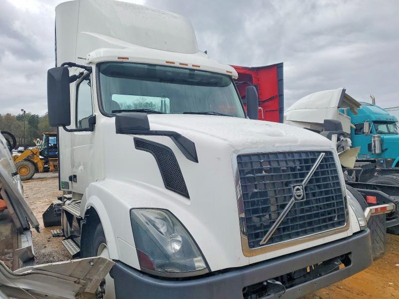 2017 Volvo Vnl მანქანა იყიდება აუქციონზე, vin: 4V4N39TGXHN988031, აუქციონის ნომერი: 77429885