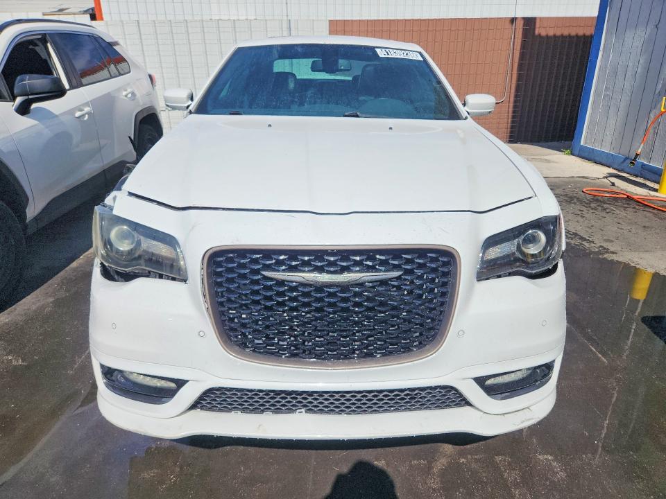 2017 Chrysler 300 მანქანა იყიდება აუქციონზე, vin: 2C3CCABT8HH557963, აუქციონის ნომერი: 41839236