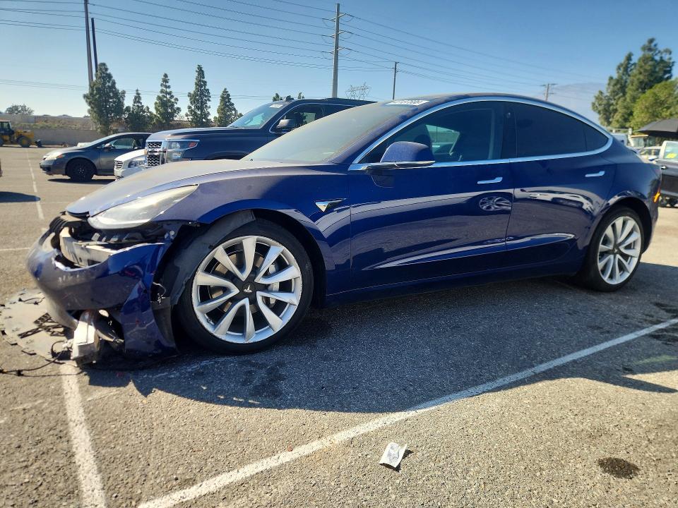 47137586 :رقم المزاد ، 5YJ3E1EA2JF164228 vin ، 2018 Tesla Model 3 مزاد بيع