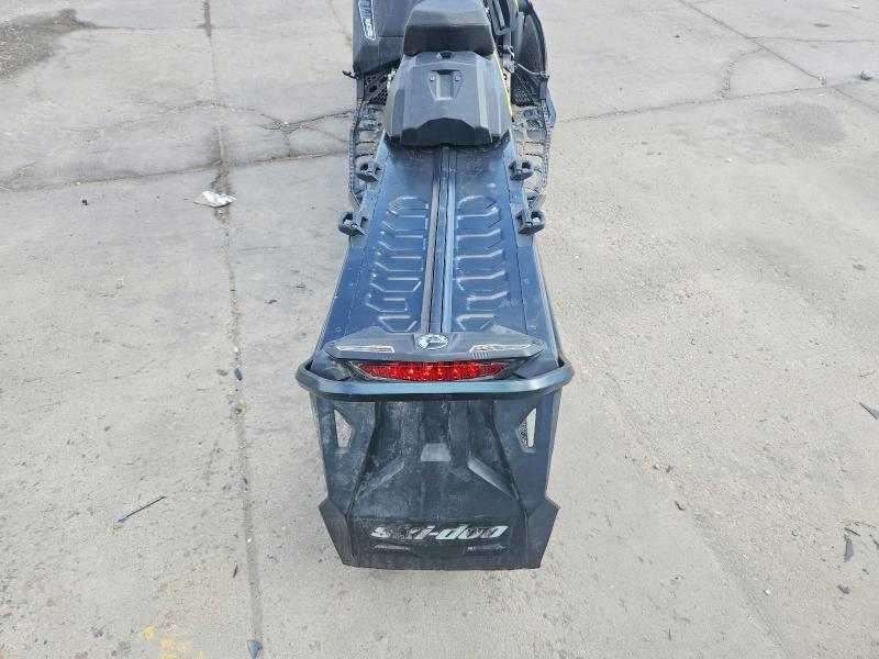 79783935 :رقم المزاد ، 2BPSCFHC7HV000376 vin ، 2017 Ski-doo Summit Sp Etech 850 مزاد بيع
