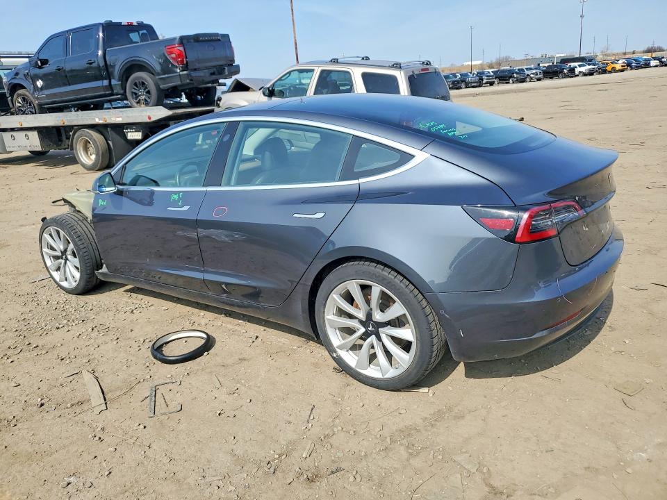 47703436 :رقم المزاد ، 5YJ3E1EB3JF054815 vin ، 2018 Tesla Model 3 مزاد بيع
