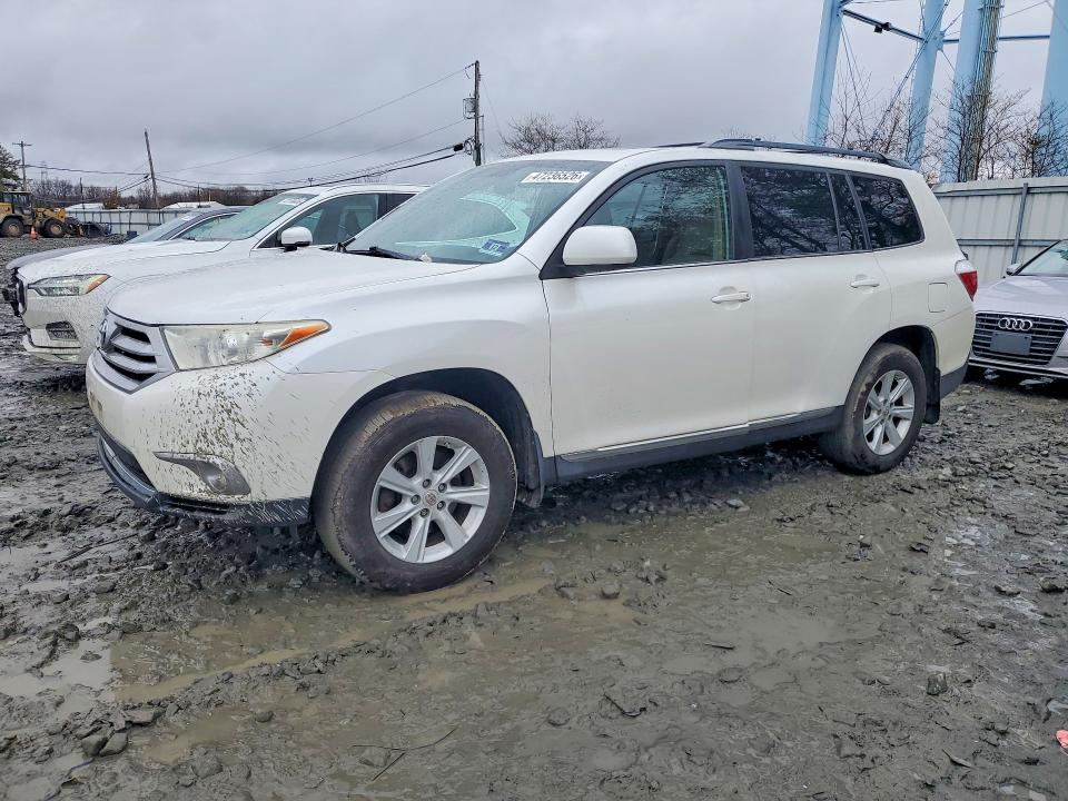 2013 Toyota Highlander მანქანა იყიდება აუქციონზე, vin: 5TDBK3EH2DS210945, აუქციონის ნომერი: 47236526