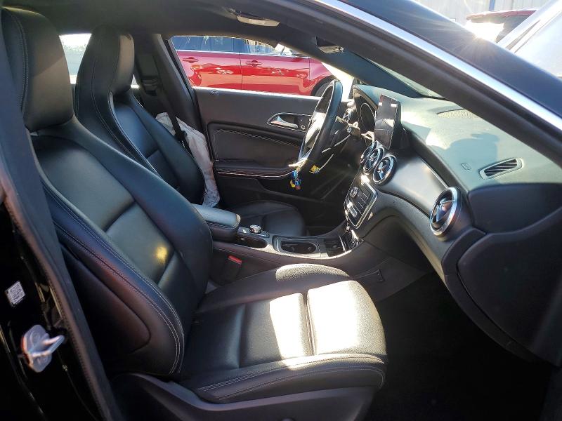 47134156 :رقم المزاد ، WDDSJ4EB2JN511131 vin ، 2018 Mercedes-benz Cla مزاد بيع