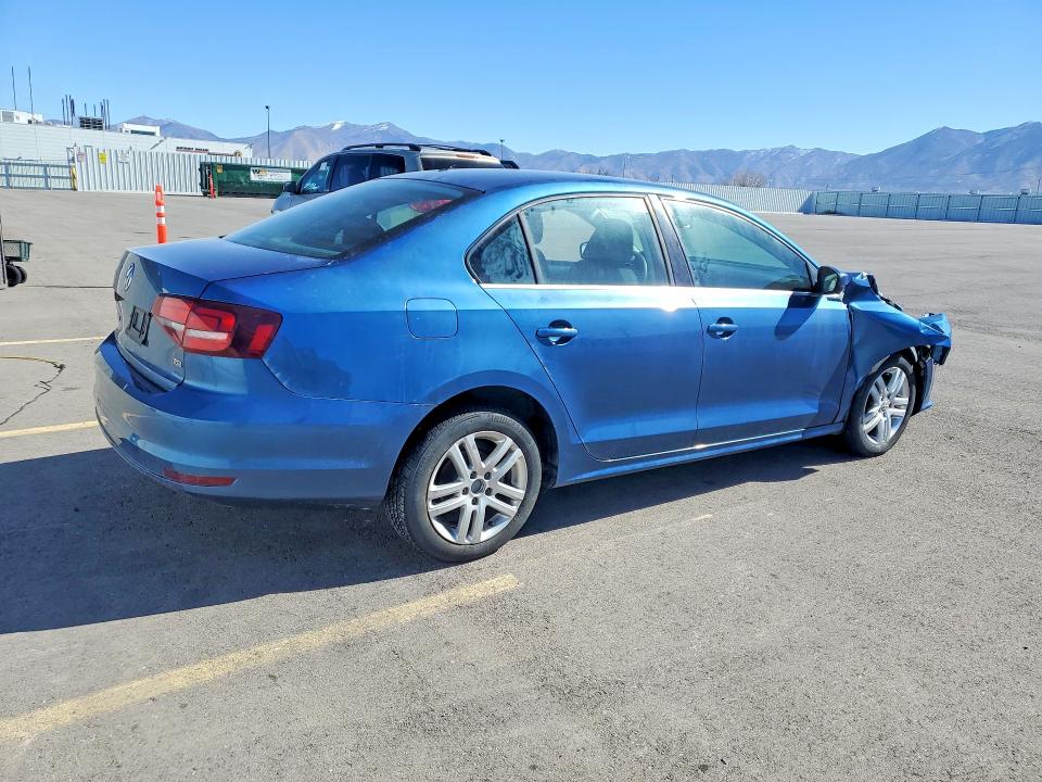46696816 :رقم المزاد ، 3VW2B7AJ2HM354613 vin ، 2017 Volkswagen Jetta مزاد بيع