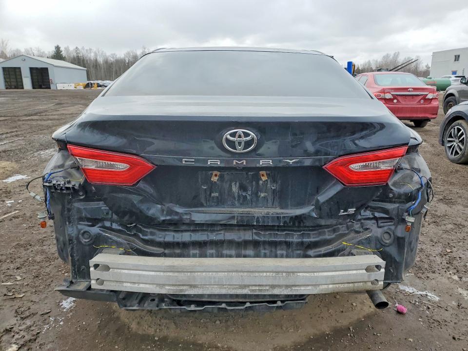 46317856 :رقم المزاد ، 4T1B11HK0JU507374 vin ، 2018 Toyota Camry مزاد بيع