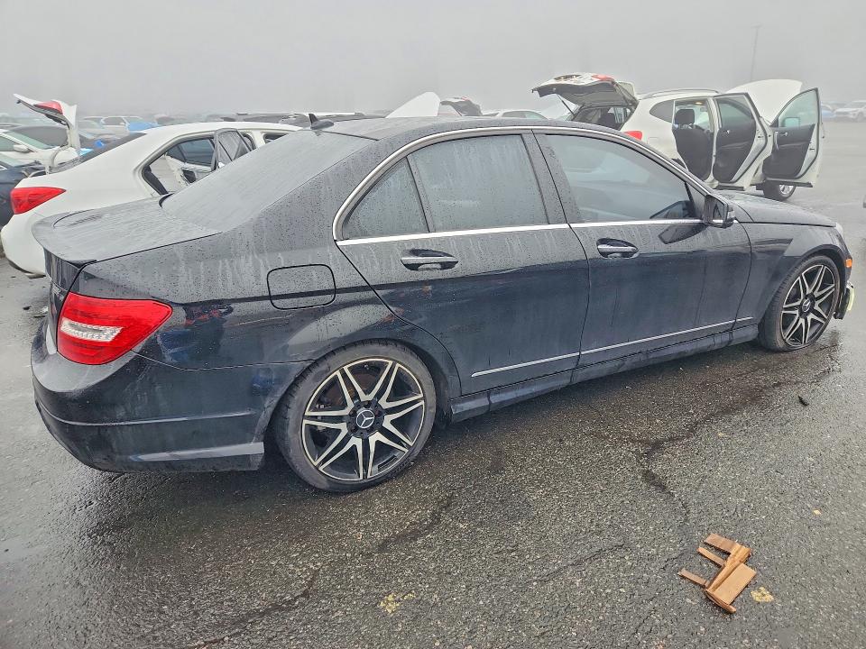 2013 Mercedes-benz C მანქანა იყიდება აუქციონზე, vin: WDDGF4HB0DA802807, აუქციონის ნომერი: 41721336