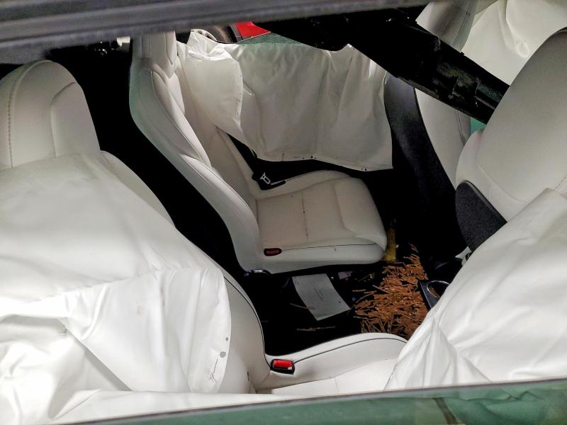 79498595 :رقم المزاد ، 7SAXCBE68NF339230 vin ، 2022 Tesla Model X مزاد بيع