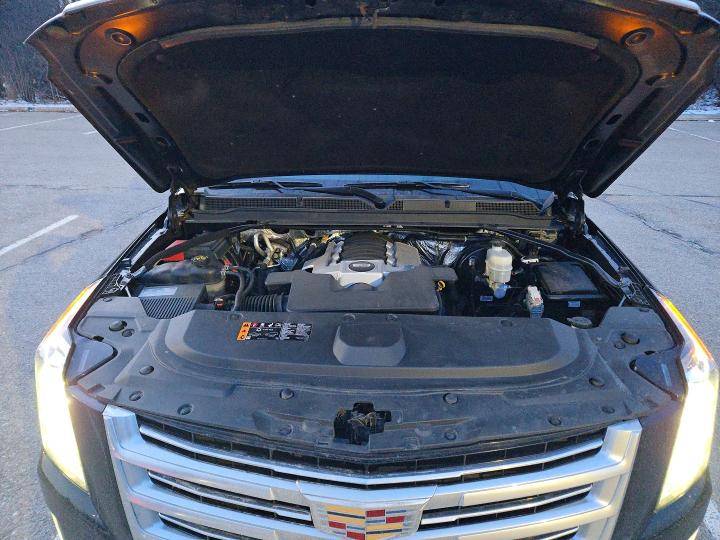 46585076 :رقم المزاد ، 1GYS4DKJXHR168885 vin ، 2017 Cadillac Escalade مزاد بيع