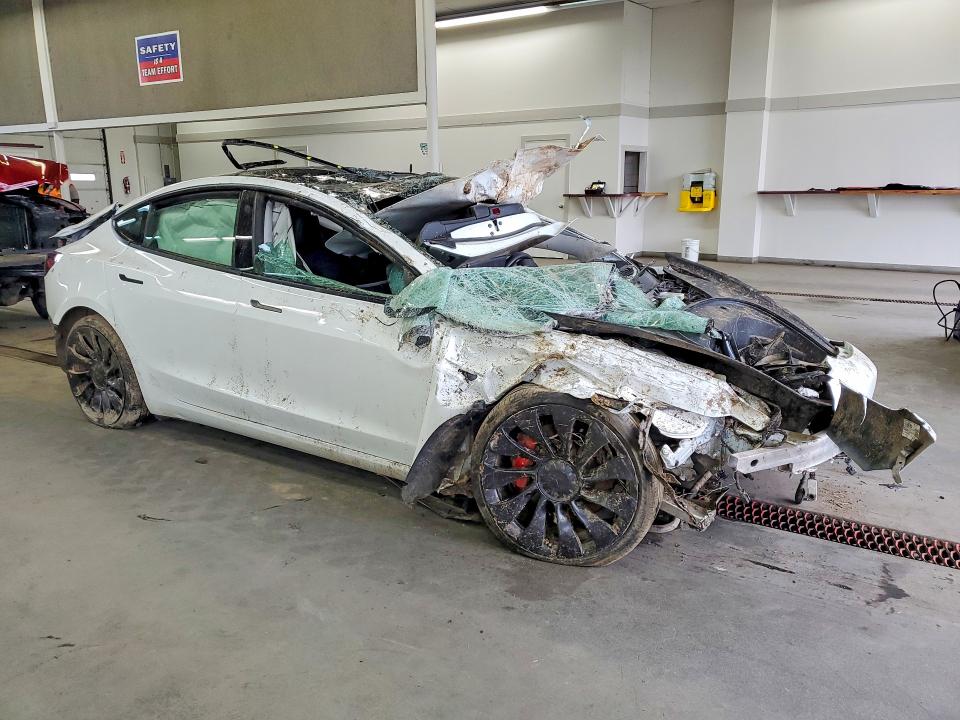 Продаж на аукціоні авто 2023 Tesla Model 3, vin: 5YJ3E1ECXPF601614, номер лоту: 46559936