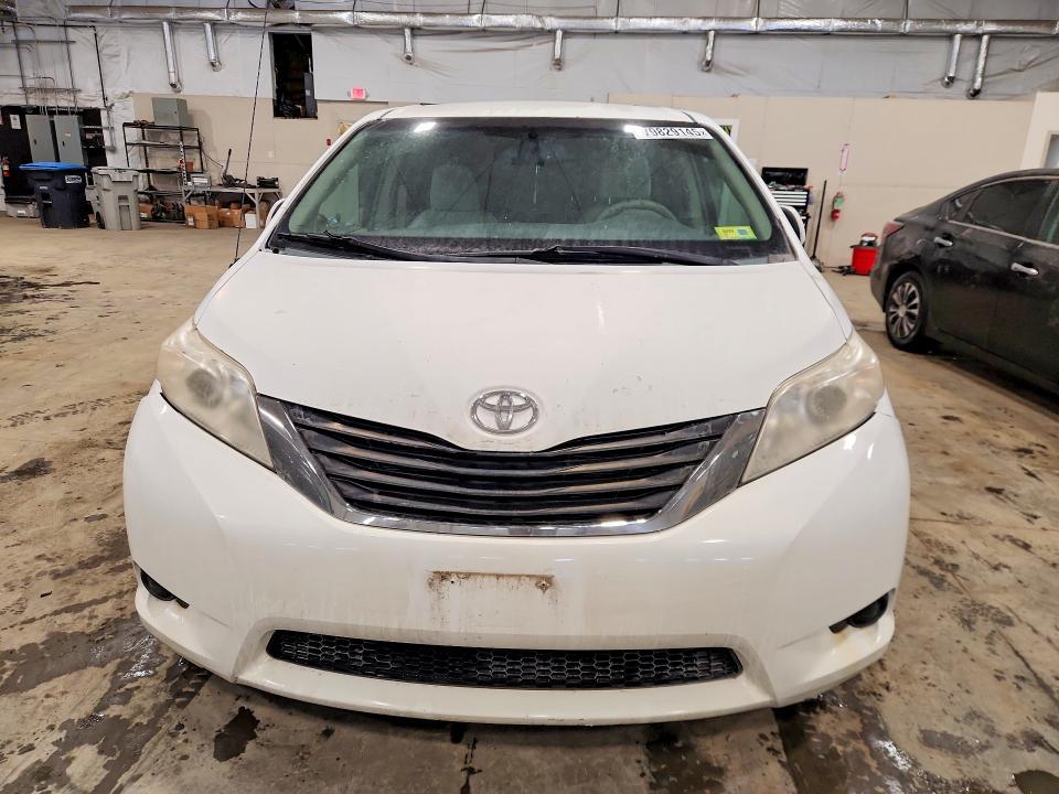 Aukcja sprzedaży 2011 Toyota Sienna, vin: 5TDKK3DC6BS040169, numer aukcji: 79829145