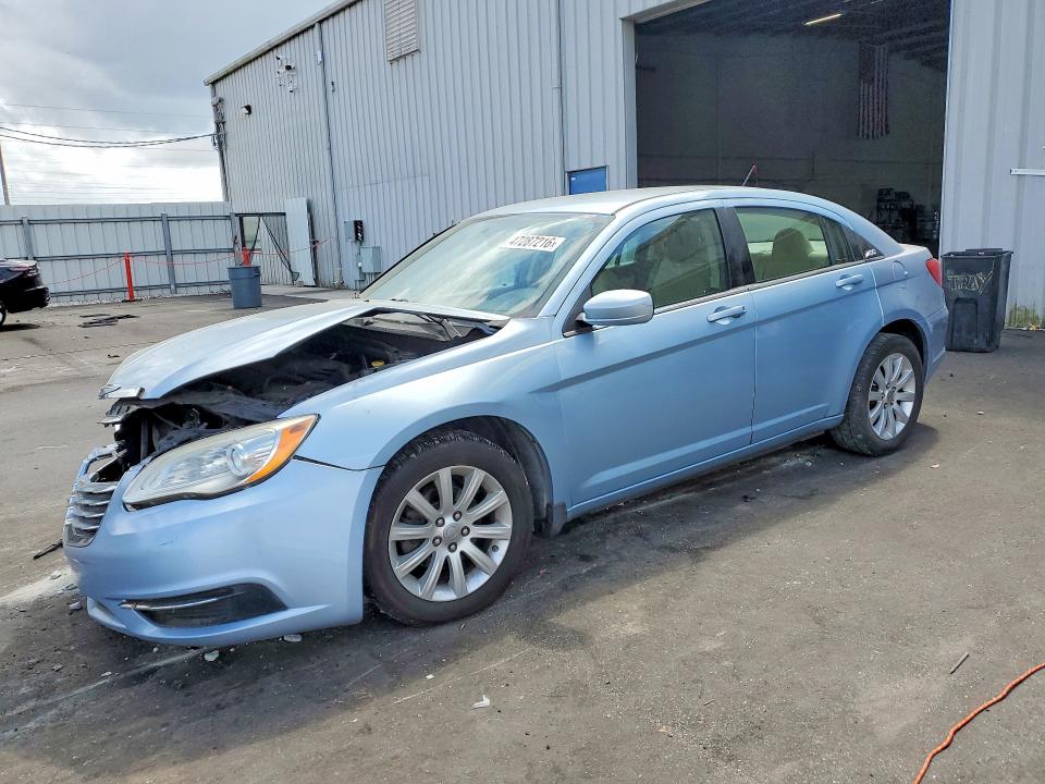 47287216 :رقم المزاد ، 1C3CCBBB0DN545904 vin ، 2013 Chrysler 200 مزاد بيع