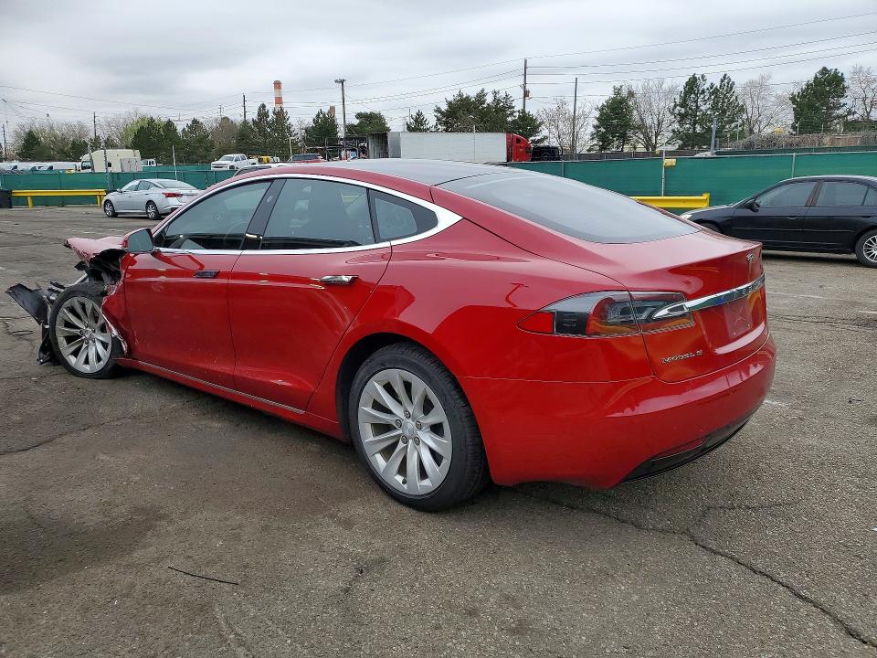48048326 :رقم المزاد ، 5YJSA1E27HF213515 vin ، 2017 Tesla Model S مزاد بيع