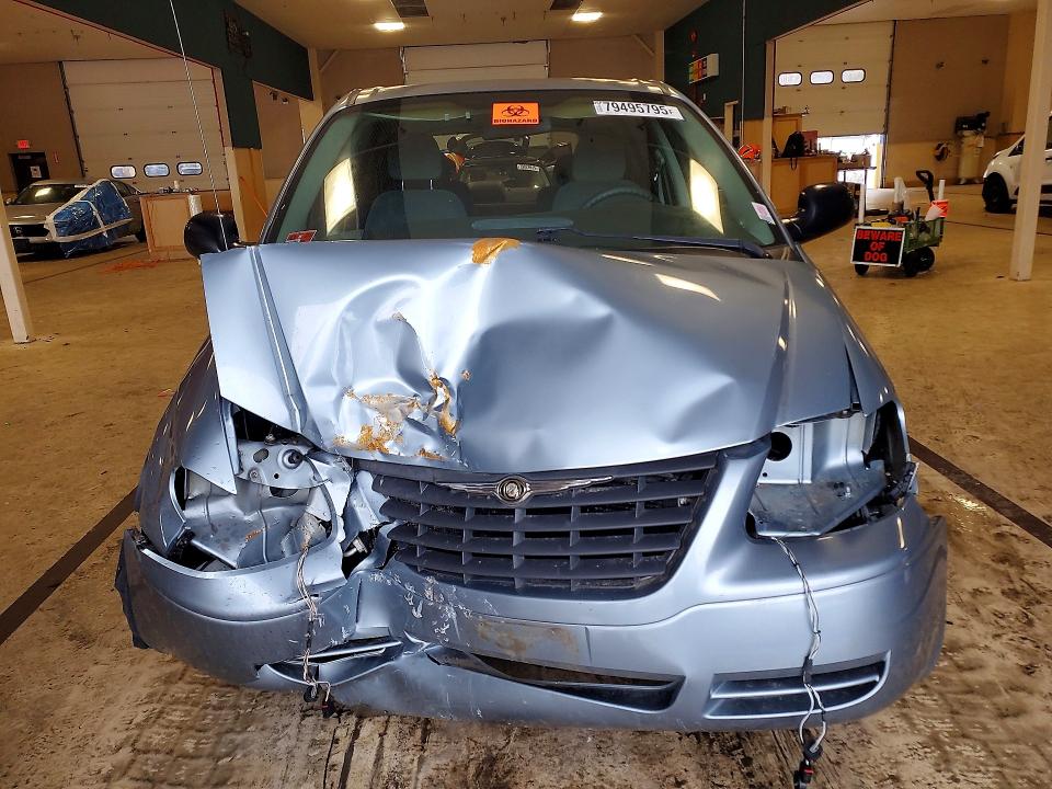 2005 Chrysler Town & Country მანქანა იყიდება აუქციონზე, vin: 1C4GP45R65B438302, აუქციონის ნომერი: 79495795