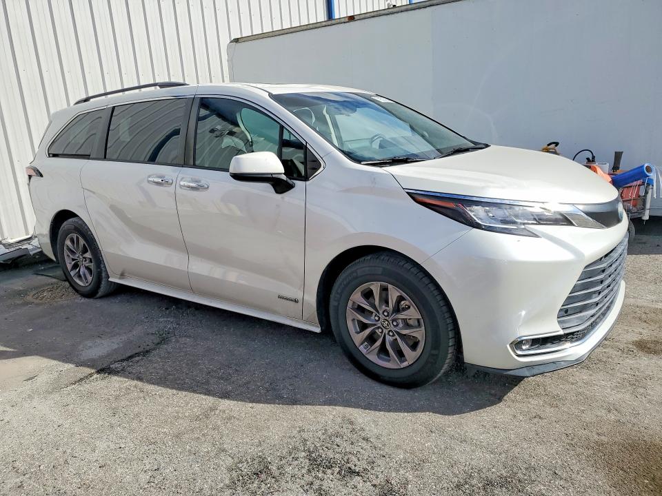 79535255 :رقم المزاد ، 5TDYRKEC4MS026577 vin ، 2021 Toyota Sienna مزاد بيع