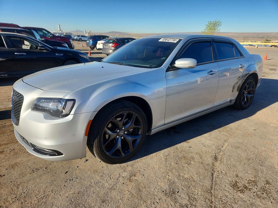 45642736 :رقم المزاد ، 2C3CCABGXPH537568 vin ، 2023 Chrysler 300 مزاد بيع
